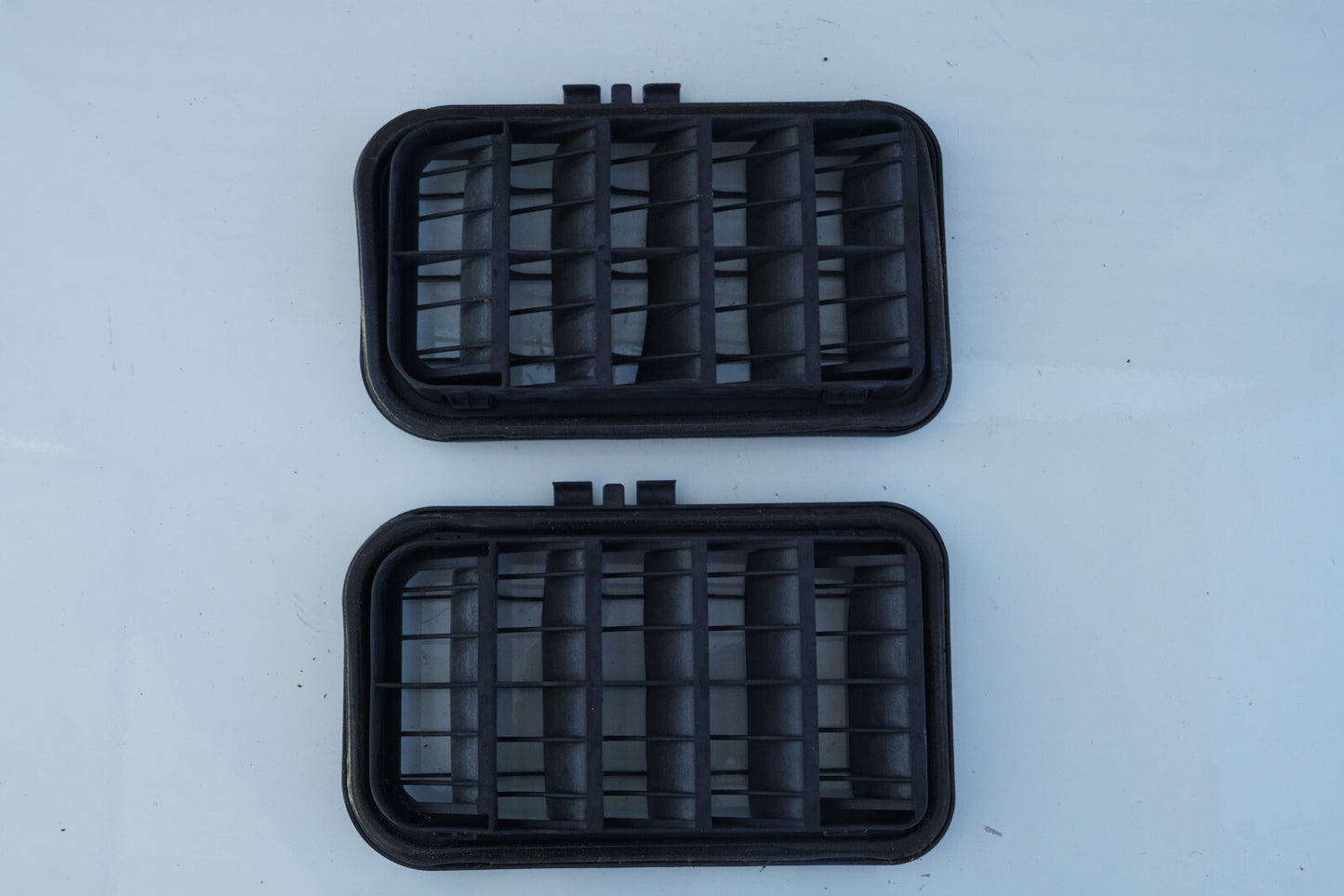 2011 - 2017 AUDI A8L A8 REAR LEFT & RIGHT QUARTER PANEL AIR VENT GRILLE OEM