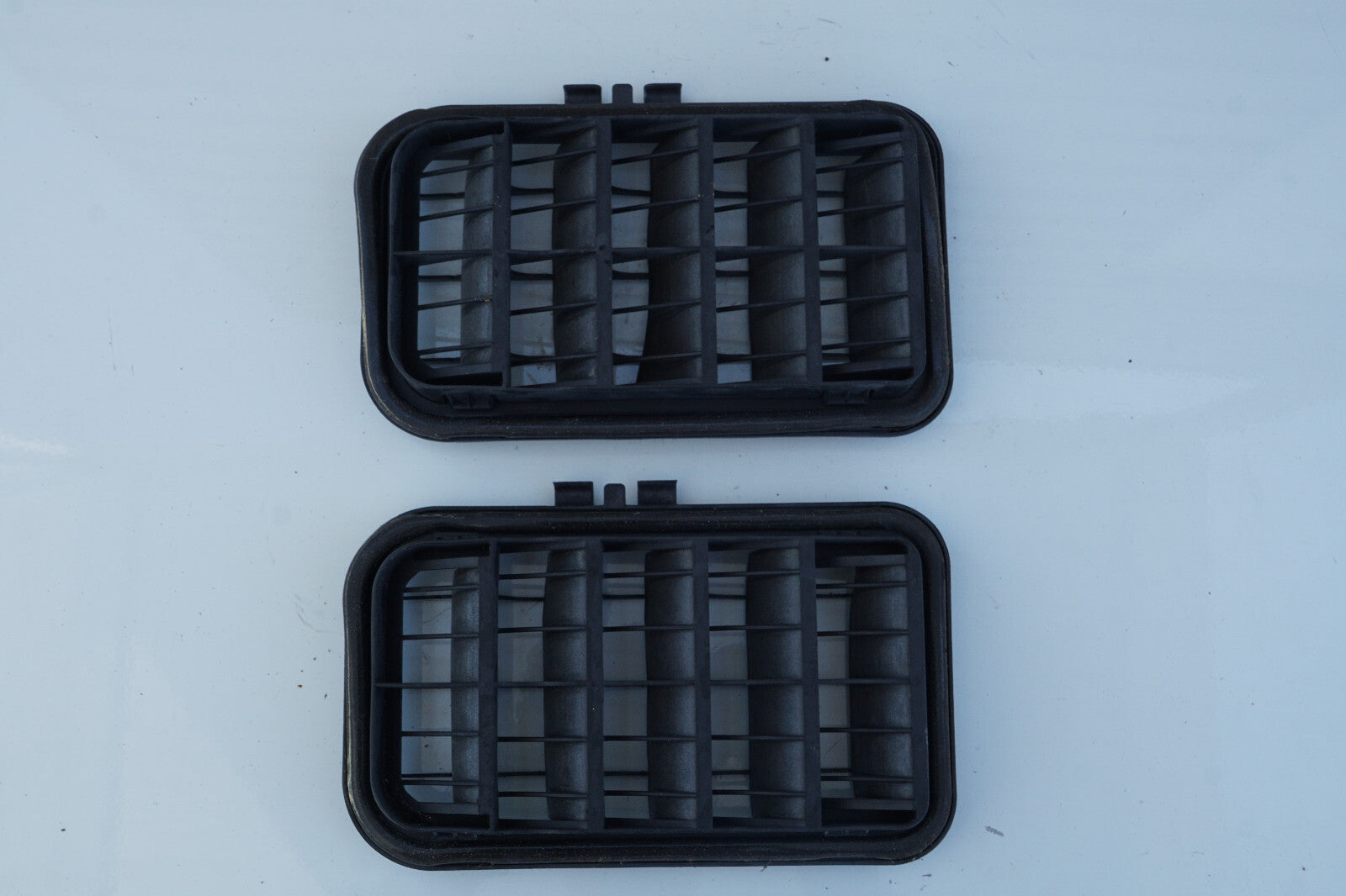 2011 - 2017 AUDI A8L A8 REAR LEFT & RIGHT QUARTER PANEL AIR VENT GRILLE OEM