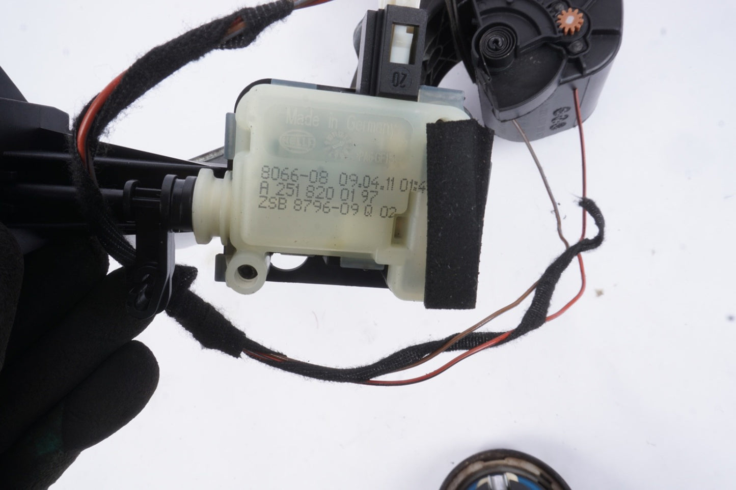 07-13 Mercedes W221 S550 S63 Fuel Tank Door & Cap w/ Actuator Motor OEM