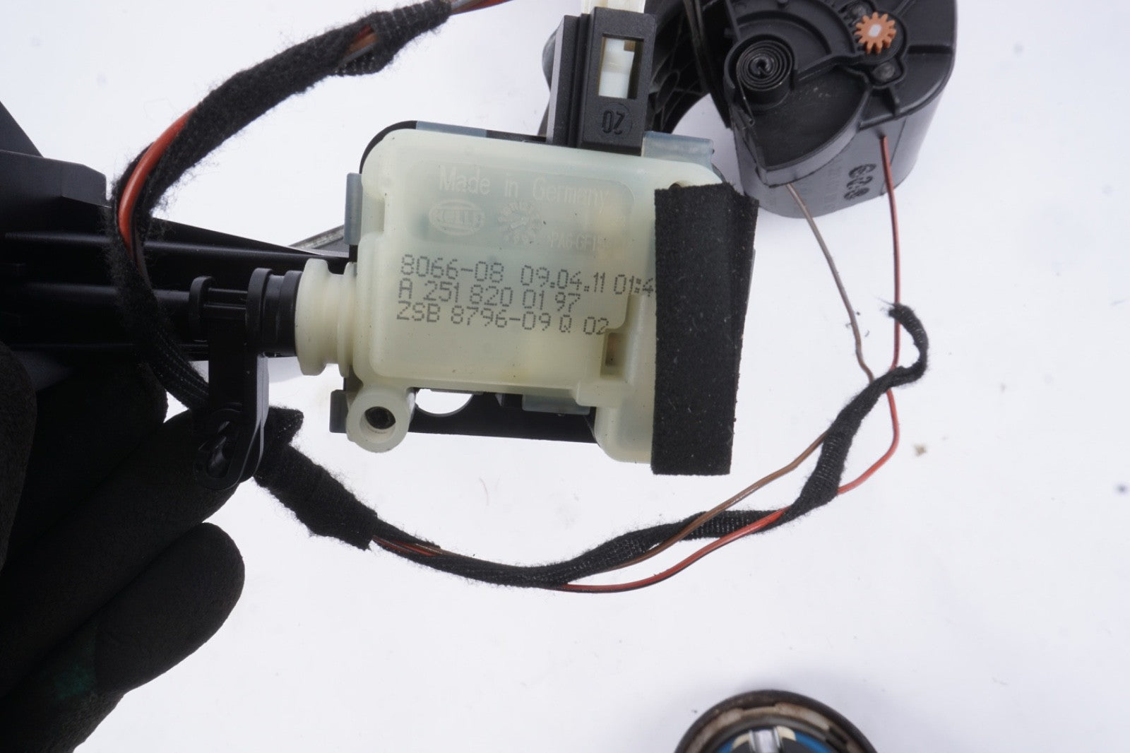 07-13 Mercedes W221 S550 S63 Fuel Tank Door & Cap w/ Actuator Motor OEM