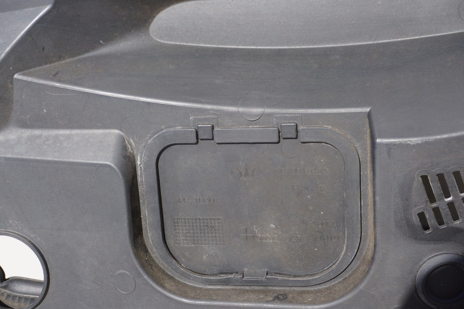 14-17 Maserati Ghibli Windshield Wiper Cowl Trim Cover Panel Black 670010468 OEM