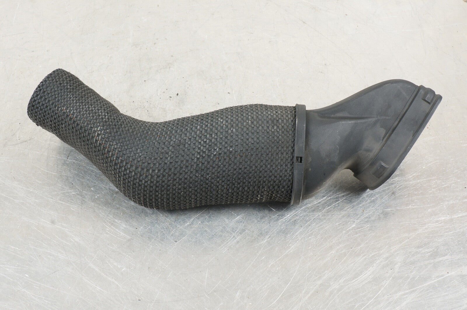 07-2011 mercedes w221 s550 right passenger engine air intake tube duct inlet oem