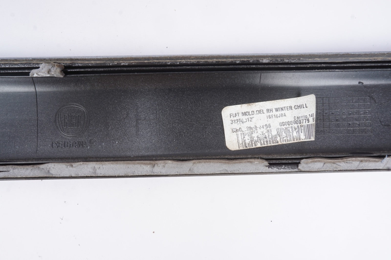 2012 - 2017 Fiat 500 Front Door Molding RIGHT OEM