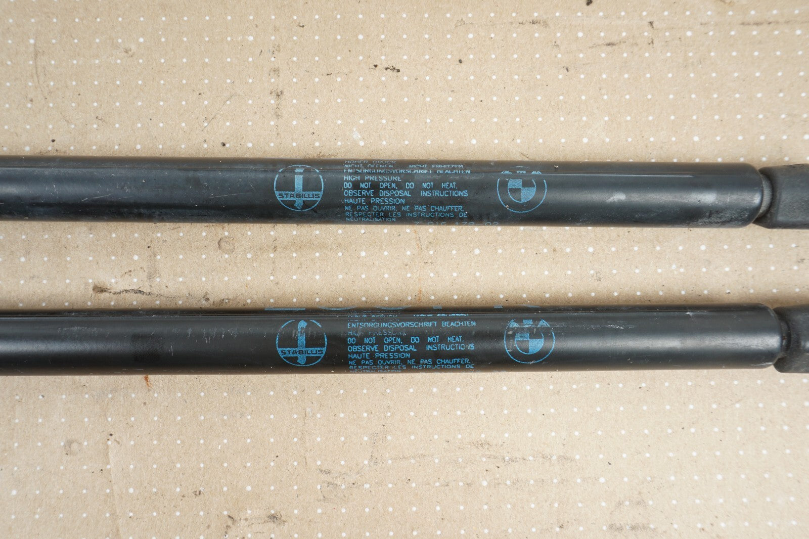 2003-2008 BMW Z4 E85 LEFT & RIGHT HOOD BONNET LID LIFT STRUT SET 7016178  OEM