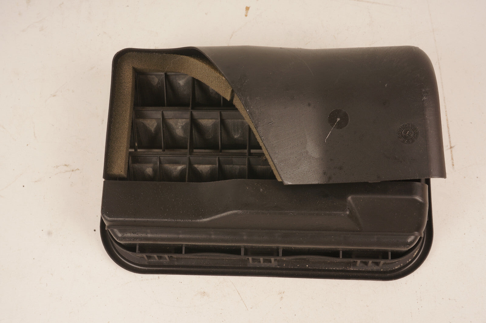 07-12 MERCEDES GL450 X164 REAR LEFT SIDE QUARTER AIR VENT GRILLE TRIM OEM