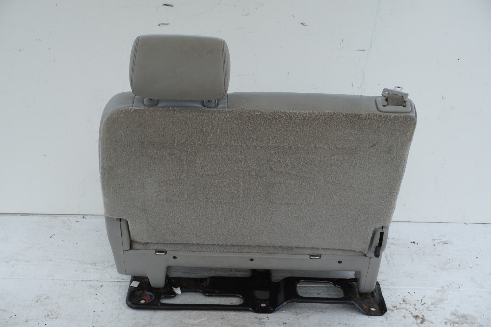 2007 - 2013 Chevy Suburban REAR 2ND ROW SEAT LEFT DRIVER SEAT OEM