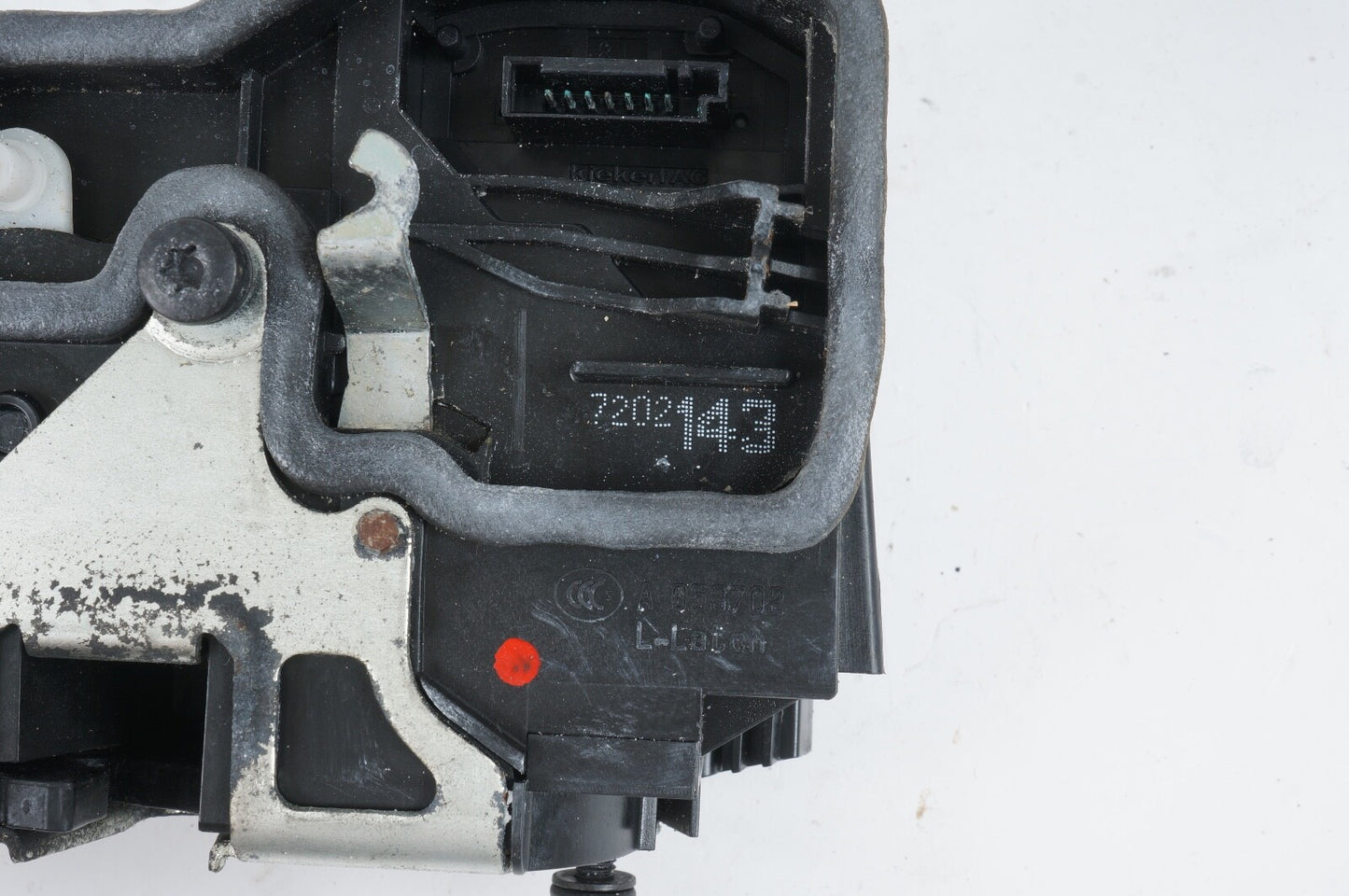 BMW 645i 650i DRIVER FRONT DOOR LOCK LATCH W/ HANDLE CARRIER e63 e64 7202143