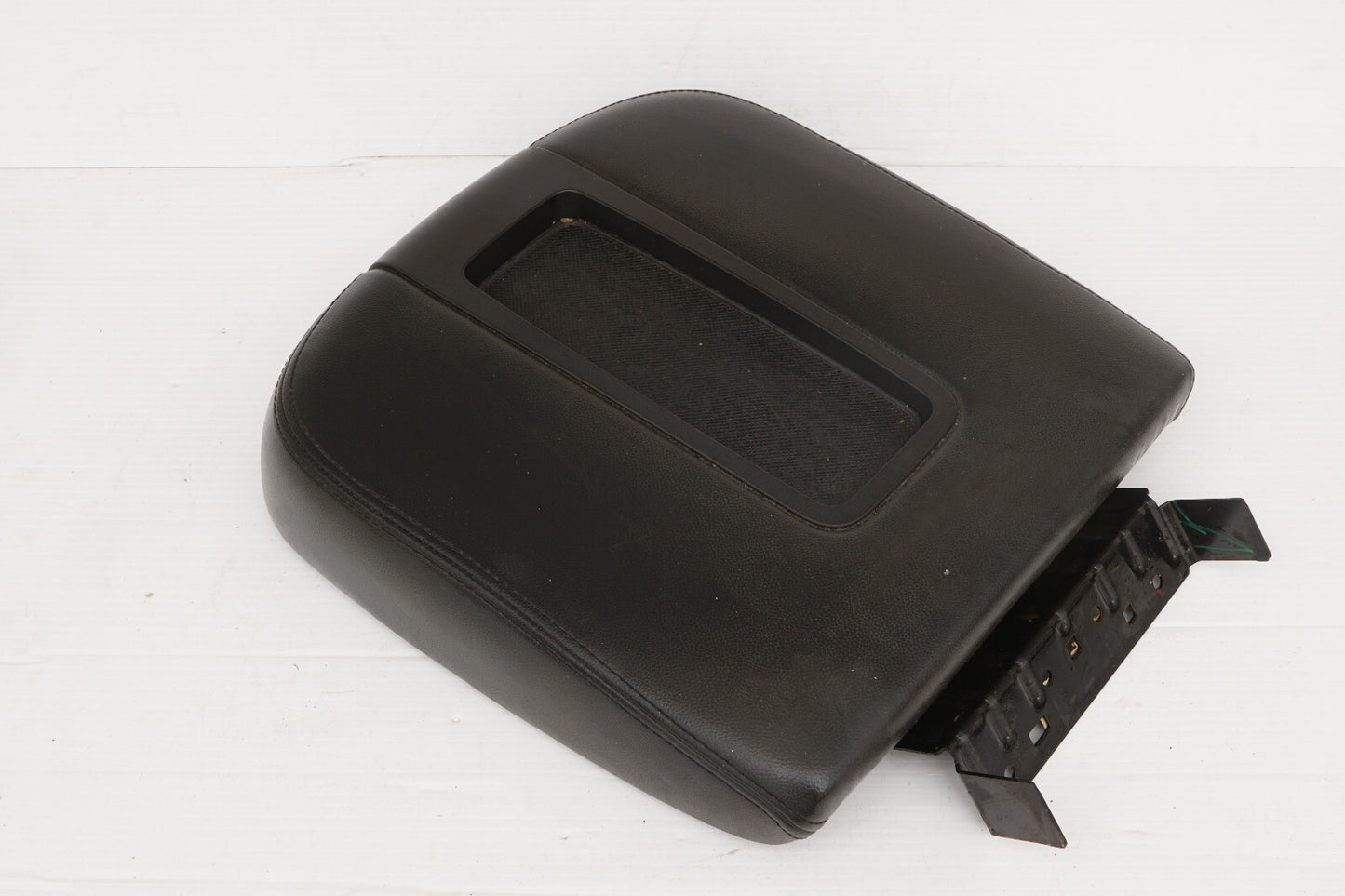 2007 - 2013 CHEVROLET AVALANCHE CENTER CONSOLE ARMRESR ARM REST L0197017AA OEM