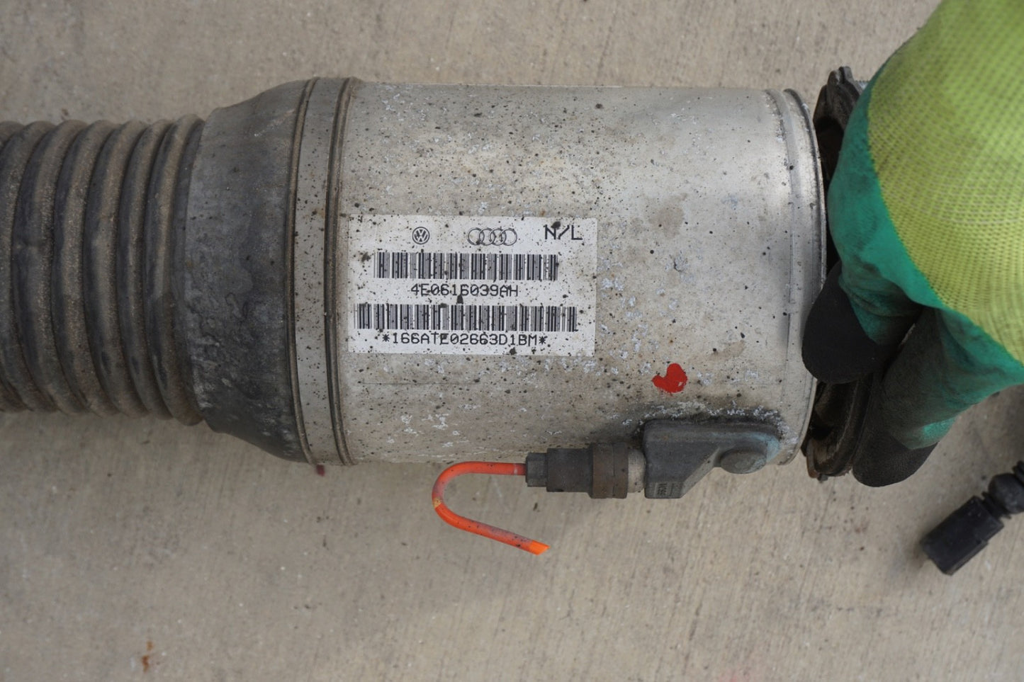 2008-2010 Audi A8 Quattro Front Left Strut Shock Absorber 4E0616039AH OEM