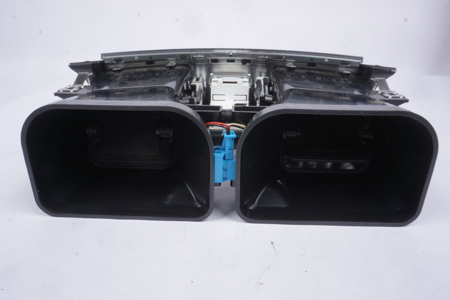 14-16 MERCEDES E350 COUPE  CONVERTIBLE CENTER DASH TRIM AIR A/C HEATER VENT OEM