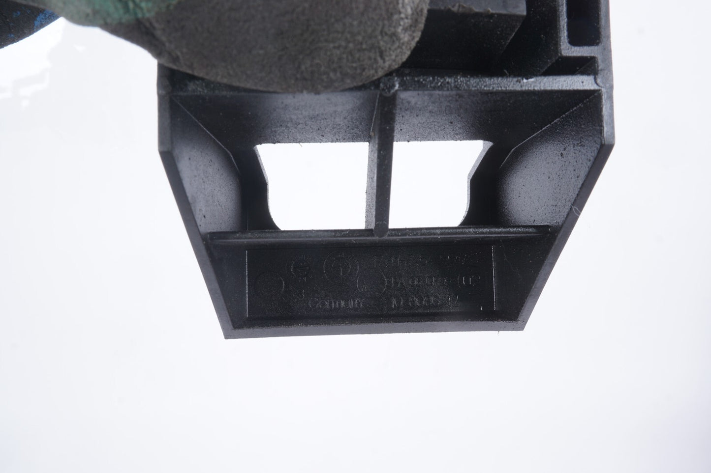 2006 - 2010  BMW 650i E64 Radiator Condenser Lower Bracket Holder 2pcs  OEM