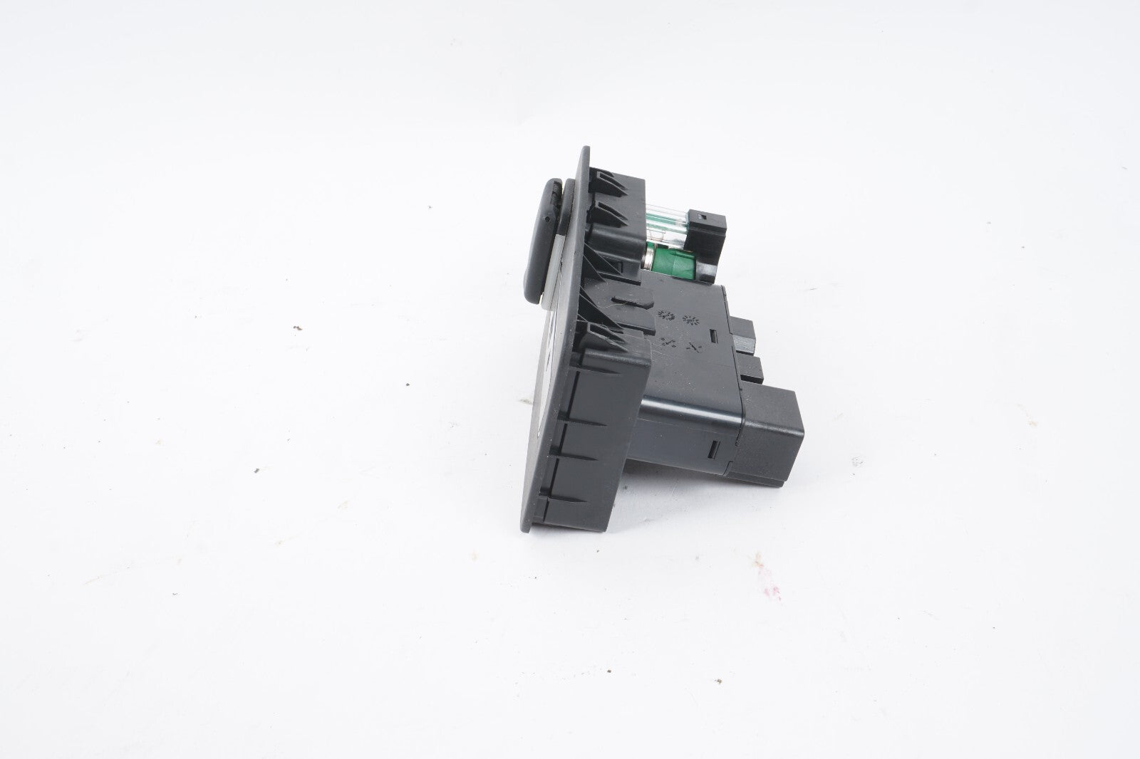 17 - 22 Alfa Romeo Giulia  USB CHARGER PORT 12V SOCKET TRIM  OEM