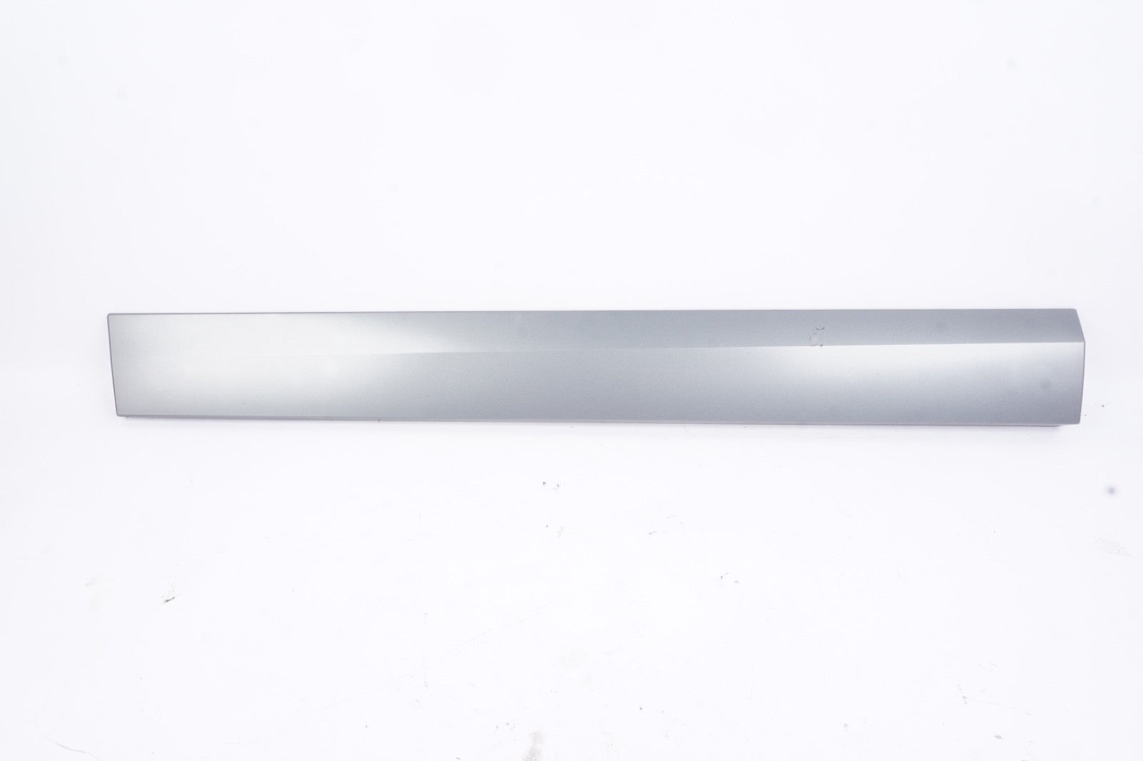2018 - 2023 BMW X2 - Front LEFT Lower DOOR Blade / Molding 8069195
