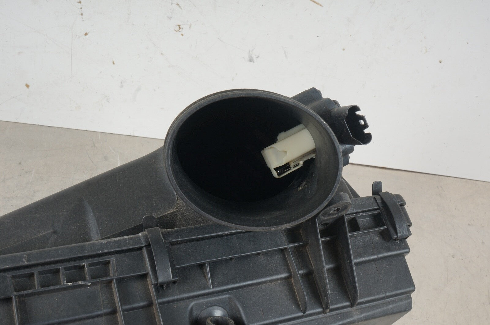 07-10 BMW X5 3.0L N52N AIR INTAKE FILTER BOX ASSEMBLY OEM