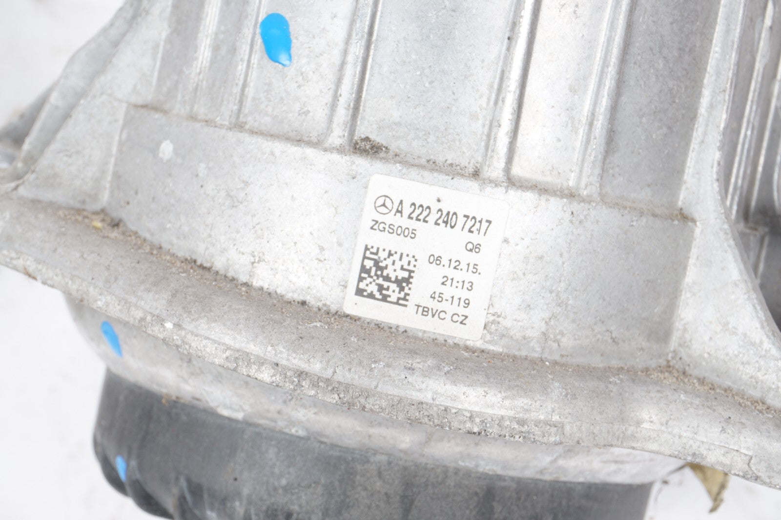 14-17 Mercedes S550 W222 Engine Motor Mount Right A2222407217 OEM