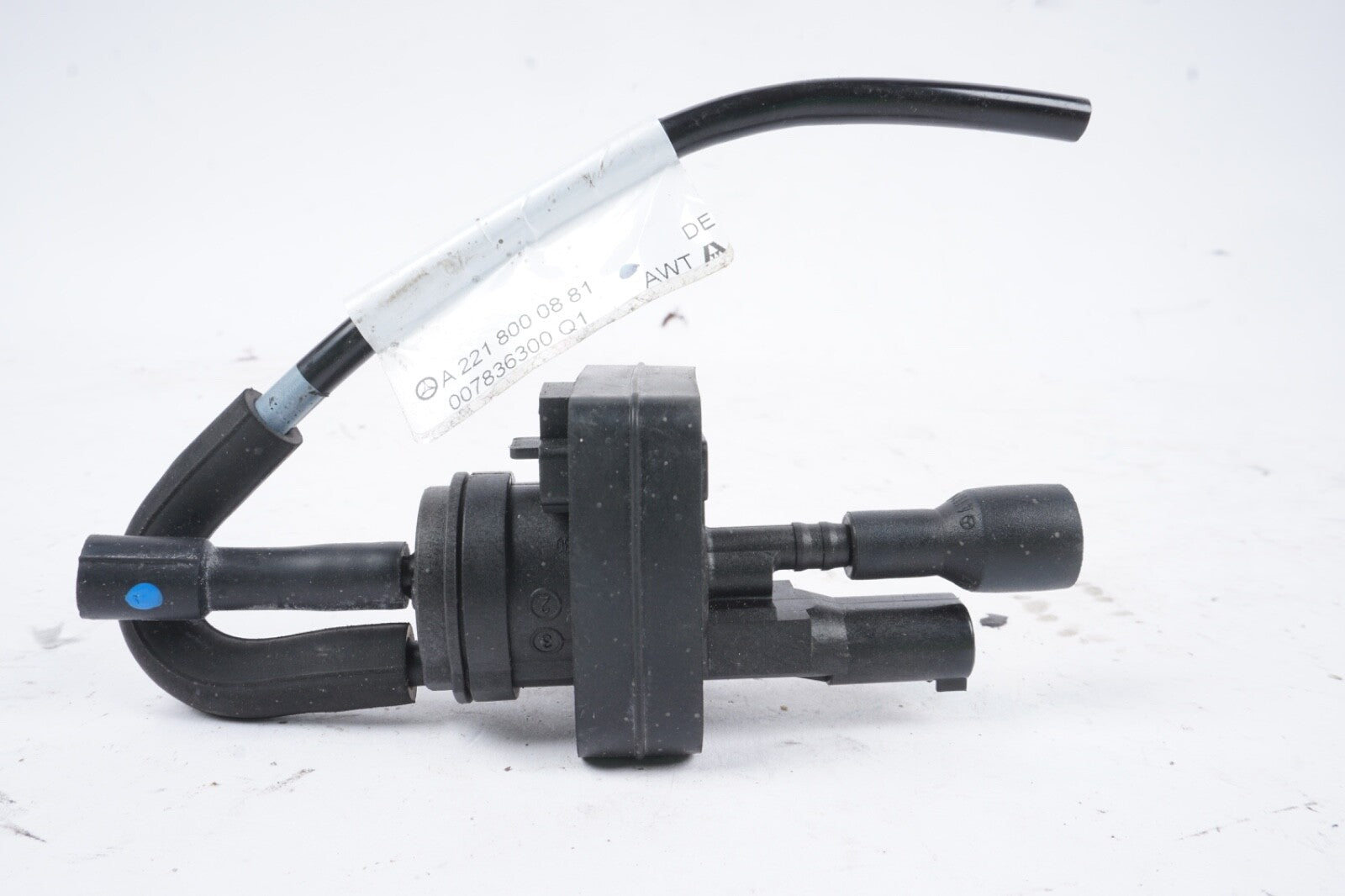 2012-2013 MERCEDES BENZ S550 W221 EGR AIR CHANGE OVER VALVE SOLENOID OEM
