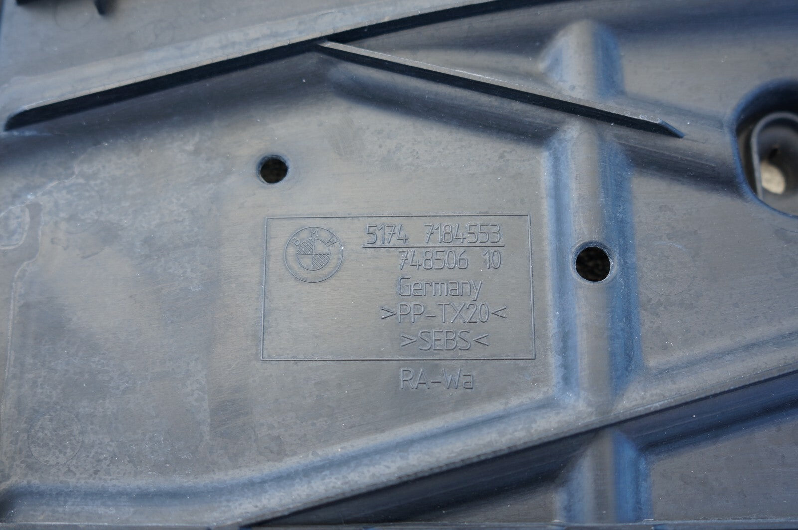 2008 - 2010 BMW 650I FRONT AIR DUCT  GUIDE 7184553 OEM