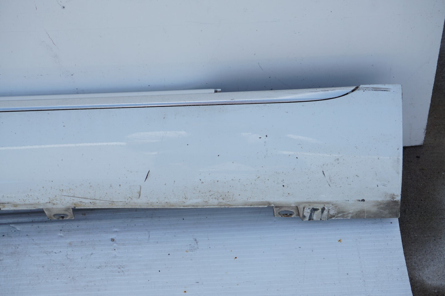 2011 - 2014 AUDI A8L LEFT DRIVER SIDE ROCKER PANEL SKIRT MOLDING OEM
