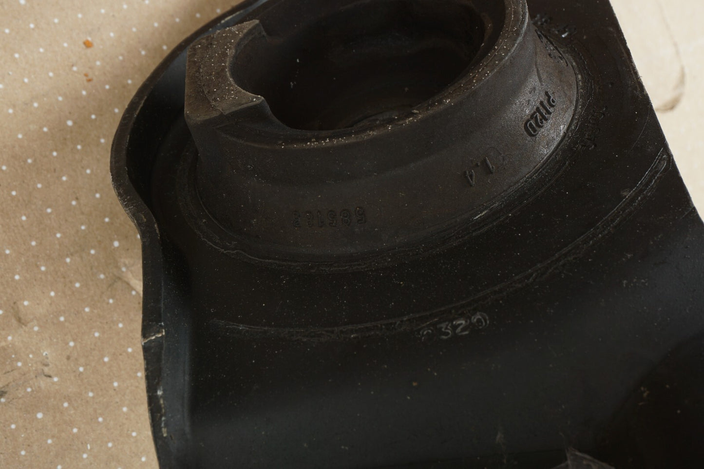 2006-2010 VOLVO C70 GEARBOX MOUNT BRACKET 5N51-7M121-KD OEM