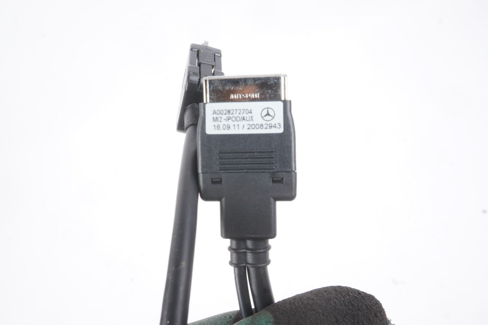 Mercedes Benz GL,SL,E,C, CLS,G,ML AUX IPOD CABLE A0028272704 OEM