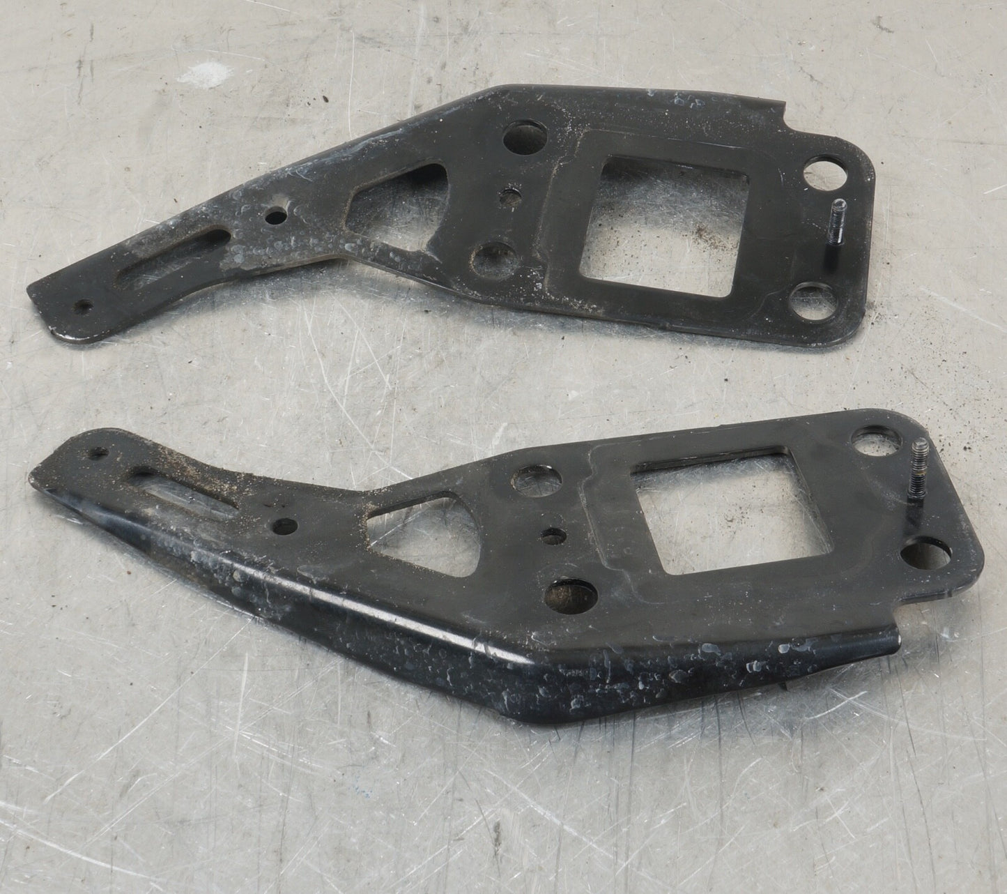 2007-2011 AUDI S6 - LEFT AND RIGHT CORE Support Securing Mount Plate 4F0805499A