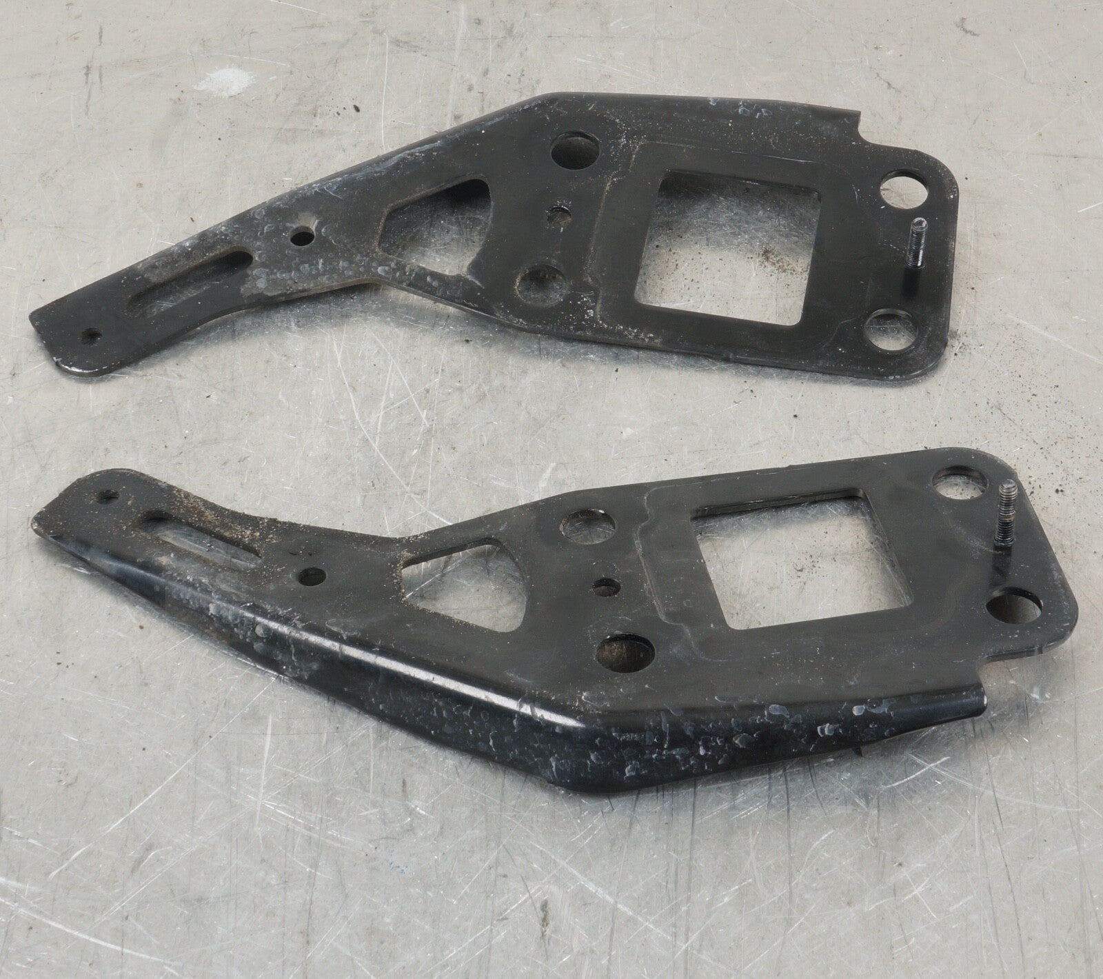 2007-2011 AUDI S6 - LEFT AND RIGHT CORE Support Securing Mount Plate 4F0805499A