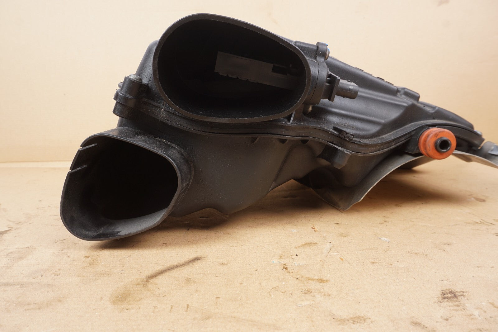 2012 - 2016 BMW 650i 550i 750i 4.4l Air Box Cleaner Right Passenger Side OEM
