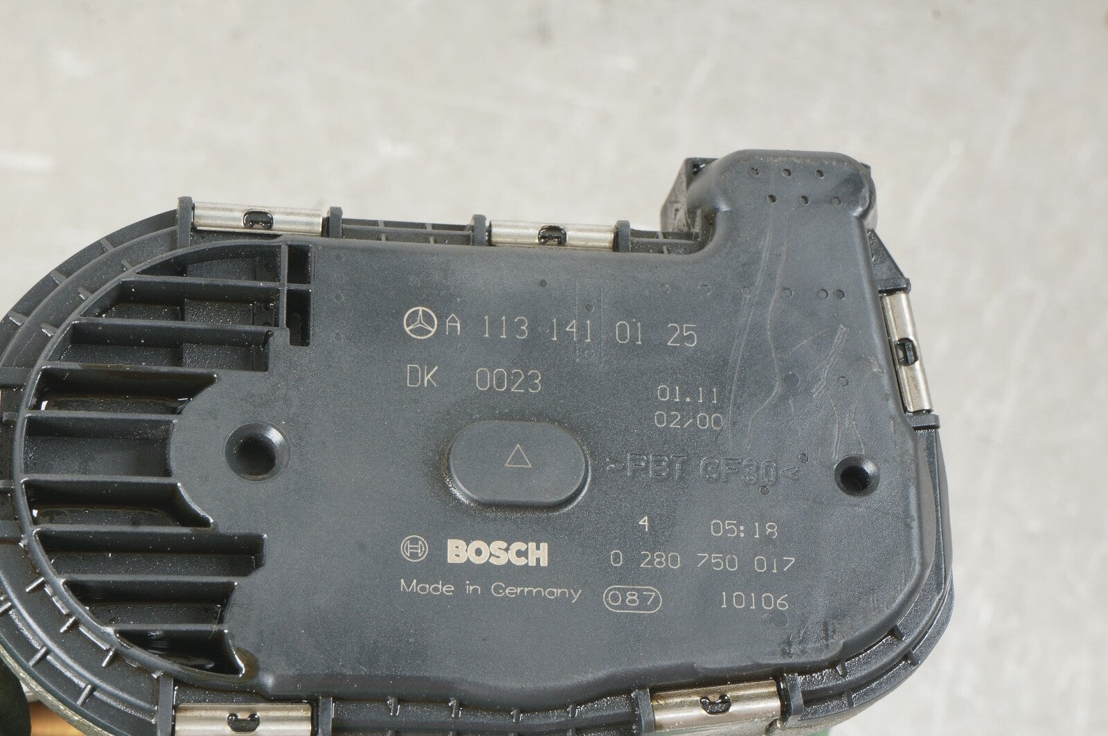 01-06 Mercedes W220 E500 CLK500 CL500 Engine Throttle Body 1131410125 OEM