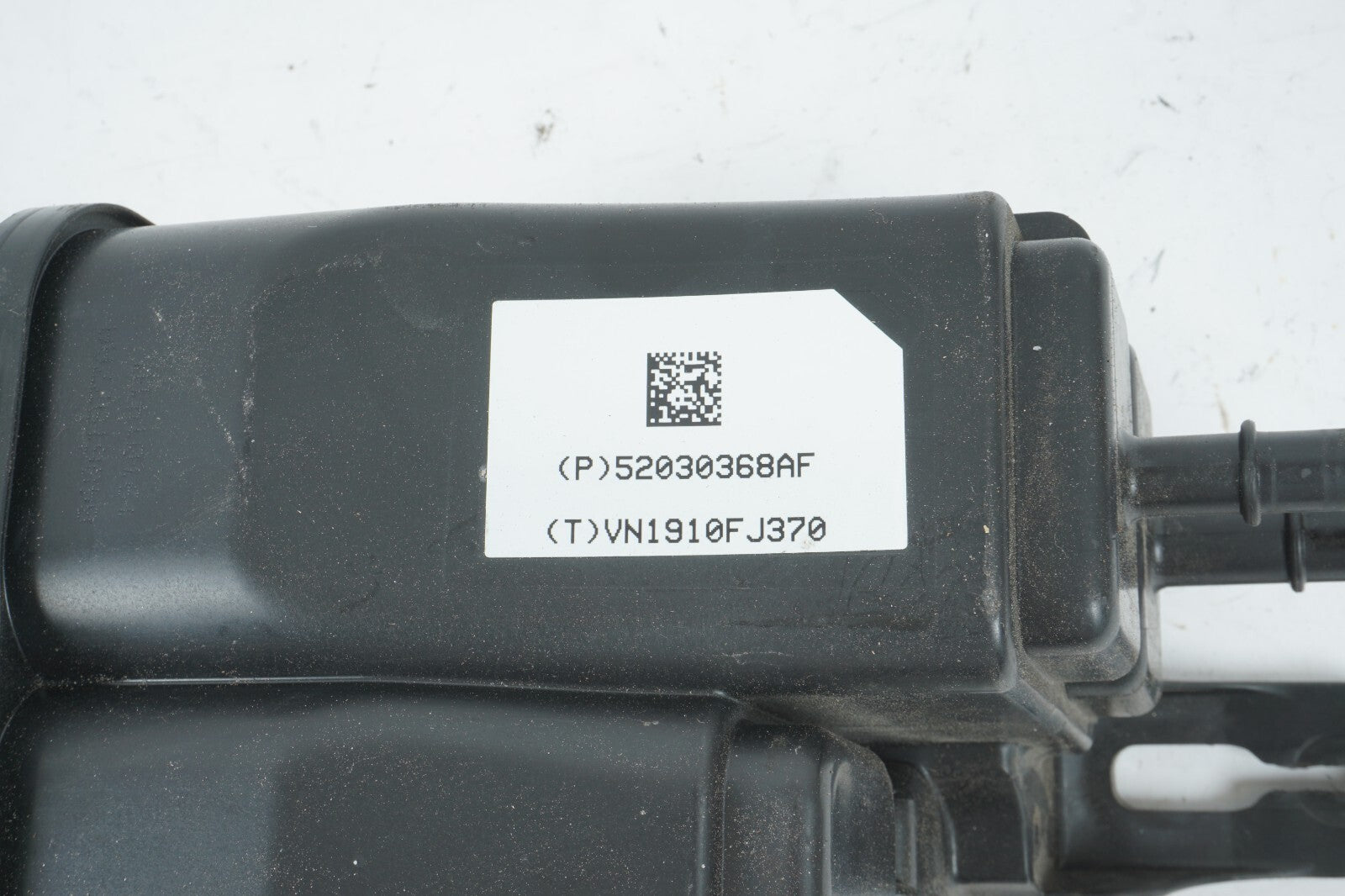 2017 - 2020 CHRYSLER PACIFICA FUEL VAPOR CHARCOAL CANISTER 52030368AF OEM