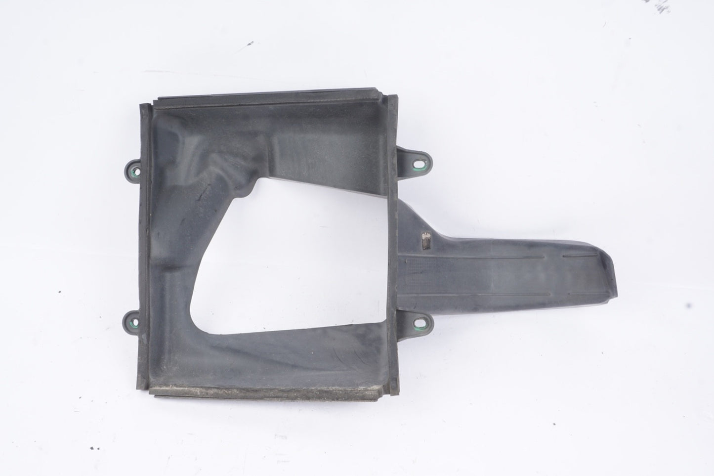 2014-2019 MASERATI GHIBLI FRONT LEFT DRIVER SIDE INTERCOOLER AIR DUCT GUIDE OEM