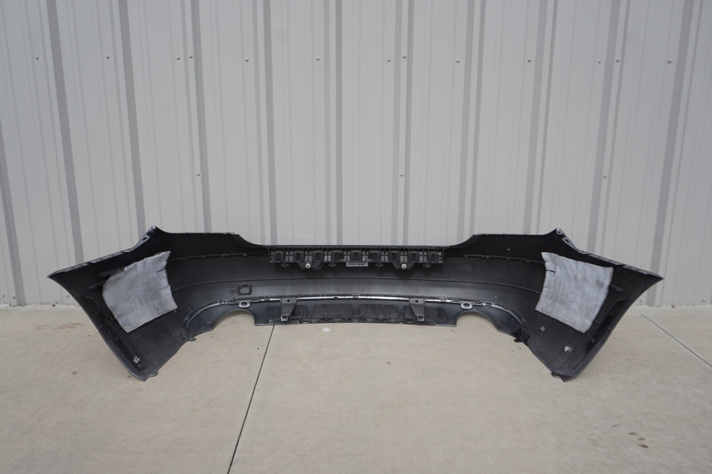 2010 2011 2012 2013 MERCEDES E350 CONVERTIBLE  COUPE REAR BUMPER COVER OEM