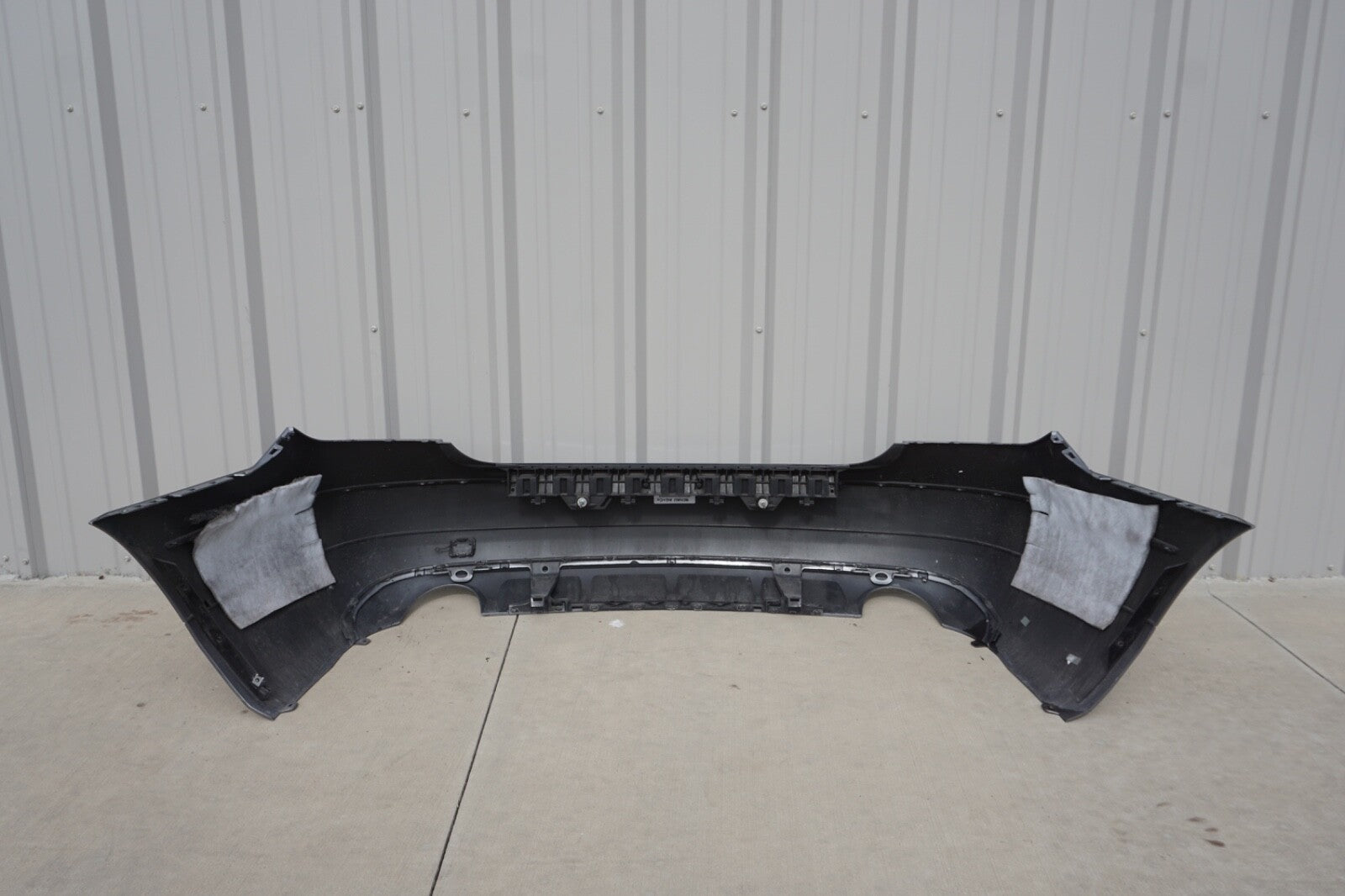 2010 2011 2012 2013 MERCEDES E350 CONVERTIBLE  COUPE REAR BUMPER COVER OEM