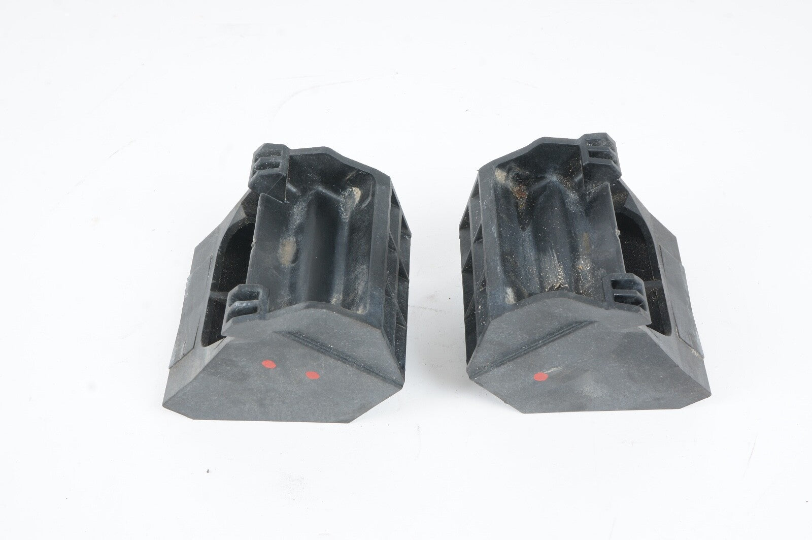 2008-2010 BMW 535i 528i 550i 650 RADIATOR LOWER BRACKET MOUNTS PAIR OEM 7542517