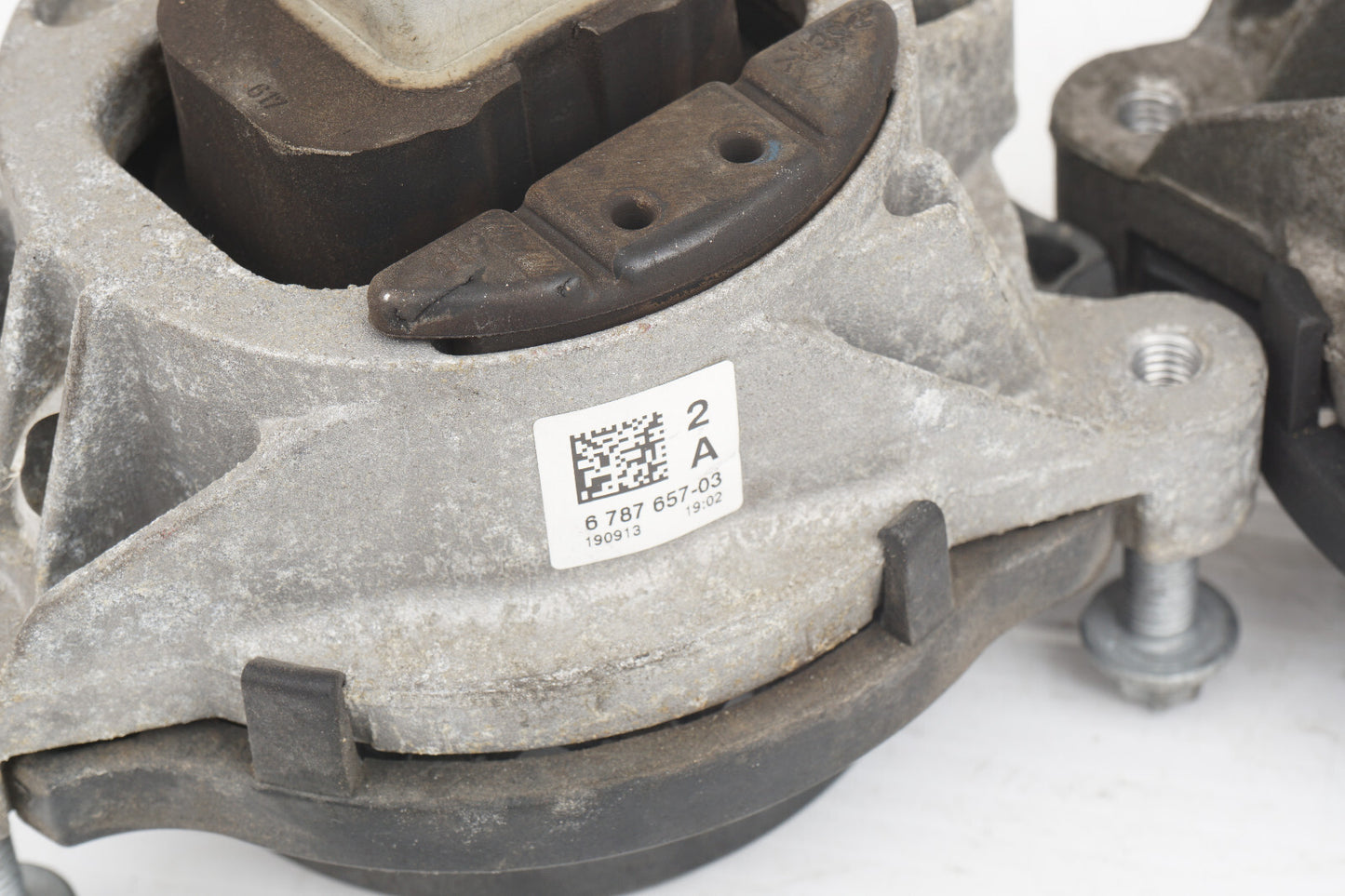 2014 - 2016 BMW 428i F32 COUPE ENGINE MOUNT BRACKET SET OF 2 OEM