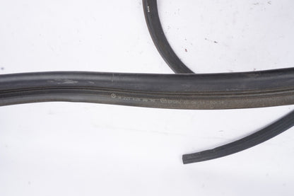 2007 - 2013 MERCEDES W221 S550 HOOD BONNET SEAL RUBBER UNDER OEM
