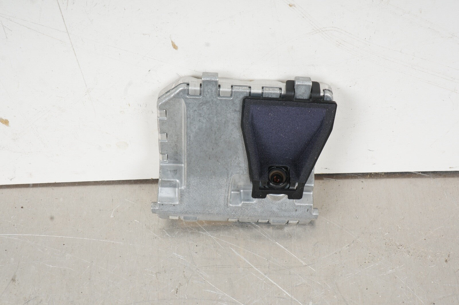 10-13 Mercedes W221 S550 E550 Active Lane Assist Front Camera 0009058000 OEM