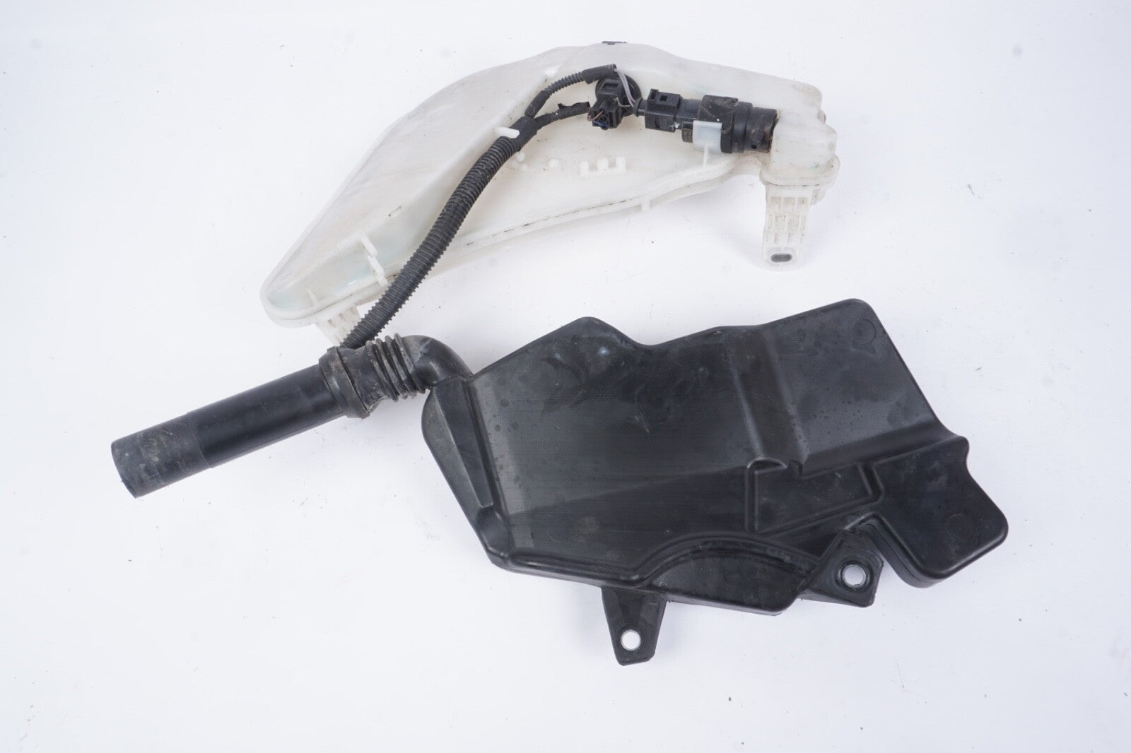 12-17 AUDI A6 S6 A7 S7 Windshield Washer Fluid Reservoir 4G1955462 OEM
