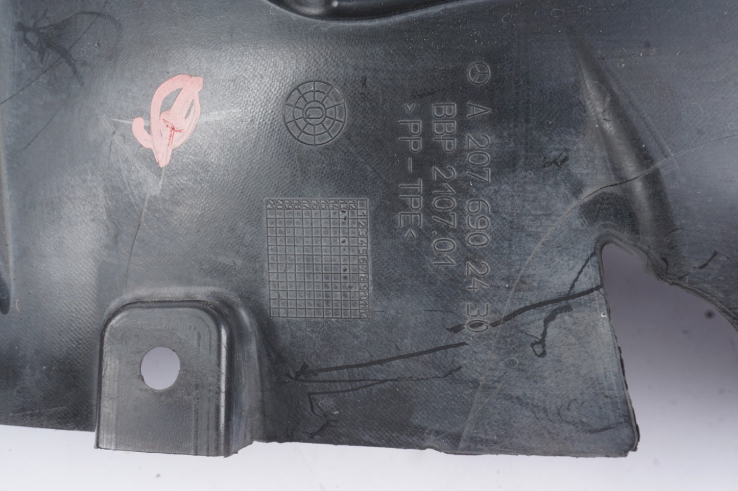 14-17 Mercedes W207 E350 E550 E400 Front Left Fender Liner Splash Shield Oem
