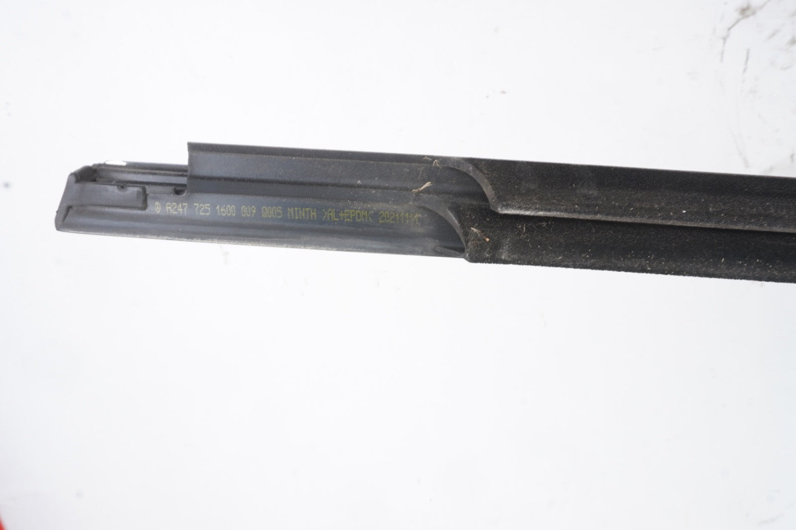 2022 - 2024 MERCEDES EQB350 EQB300 FRONT RIGHT SIDE DOOR WINDOW BELT MOLDING OEM