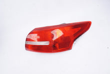2015 - 2018 FORD FOCUS REAR RIGHT PASSENGER TAIL LIGHT LAMP OEM ! SEDAN ONLY !