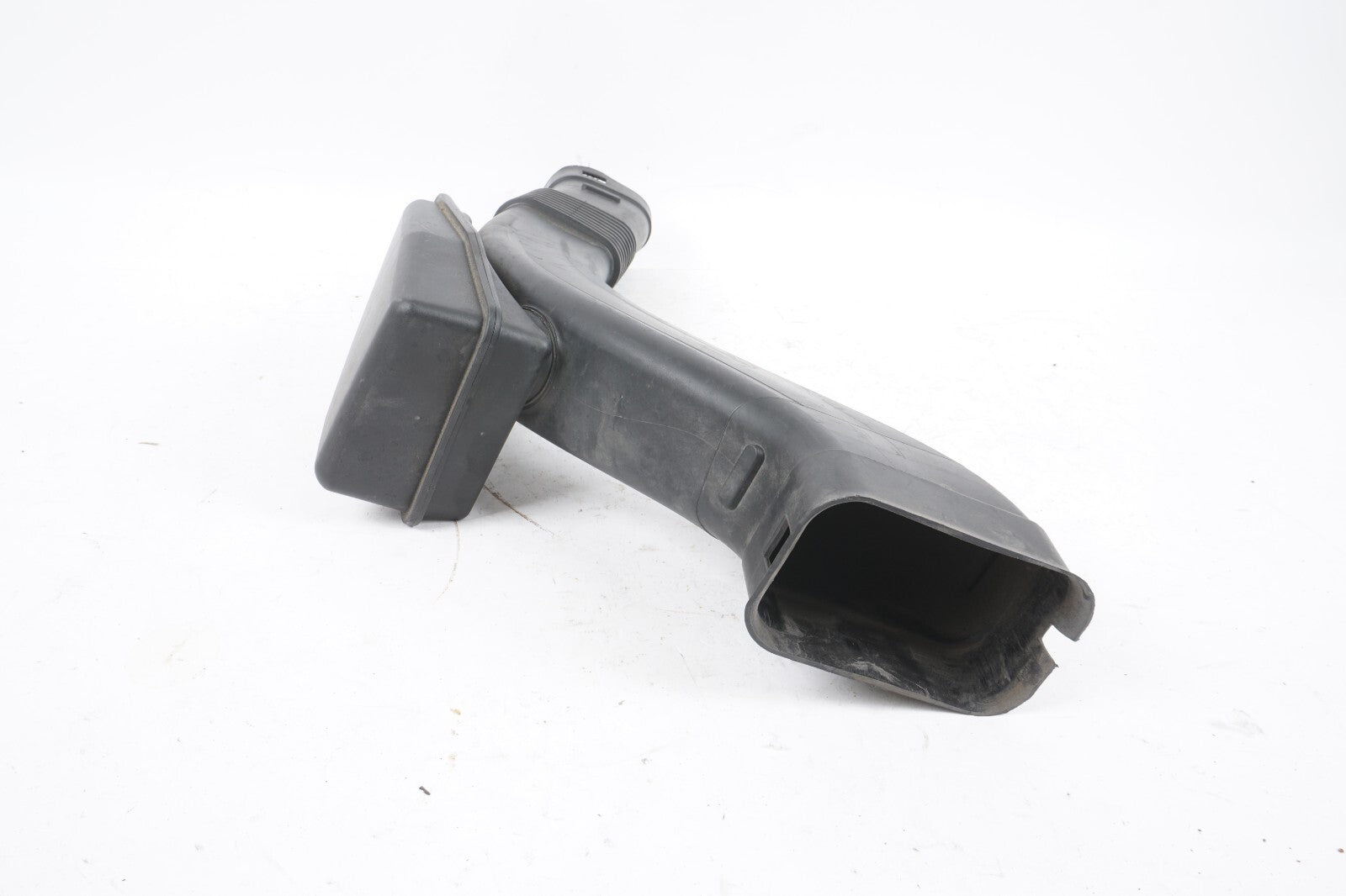 11-15 BMW F10 F13 550i 650i 750i Air Intake Duct Tube Pipe Left Driver Side OEM