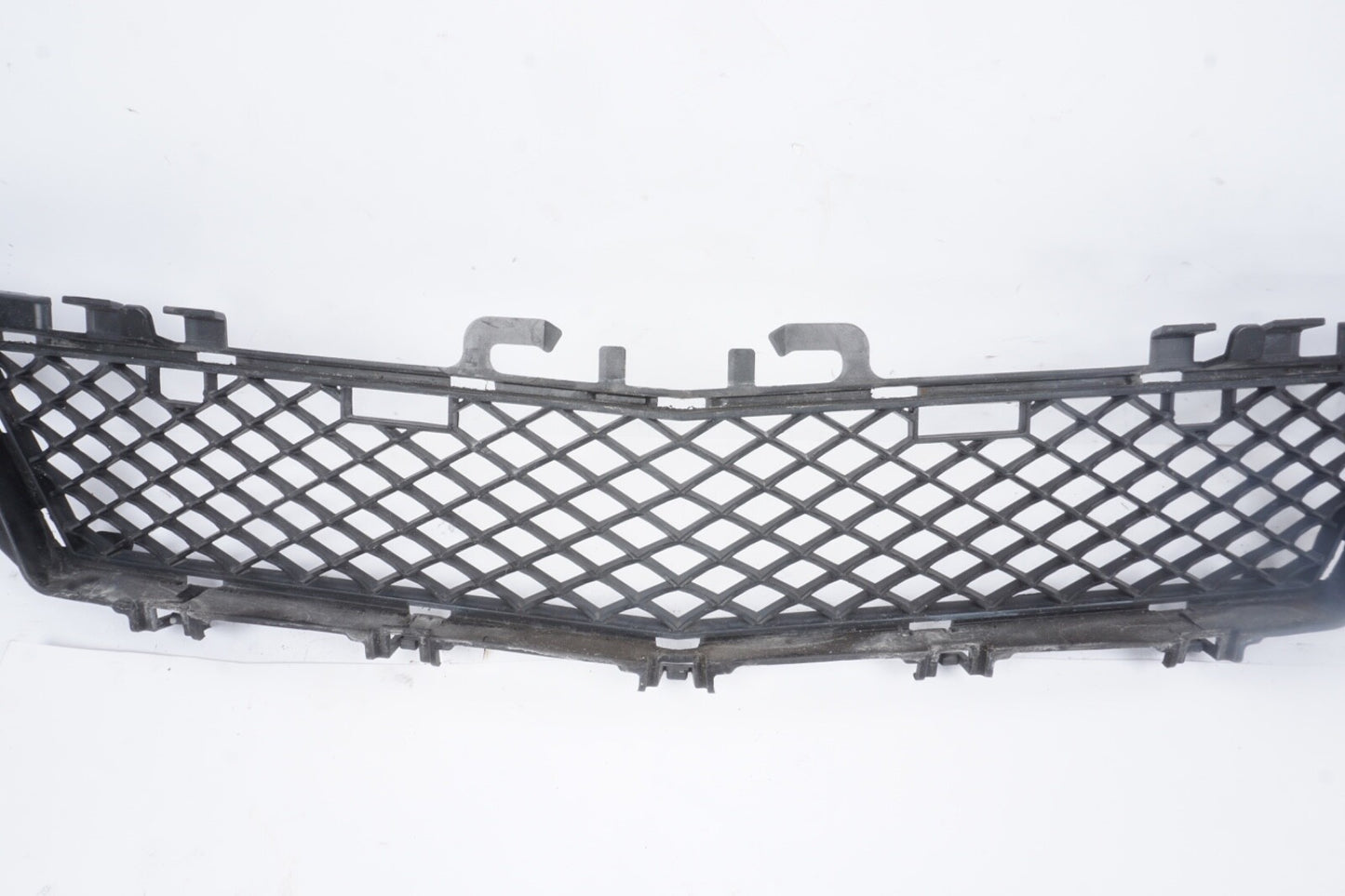 10-13  MERCEDES E350 E550 CONVERTIBLE FRONT BUMPER COVER LOWER CENTER GRILL TRIM