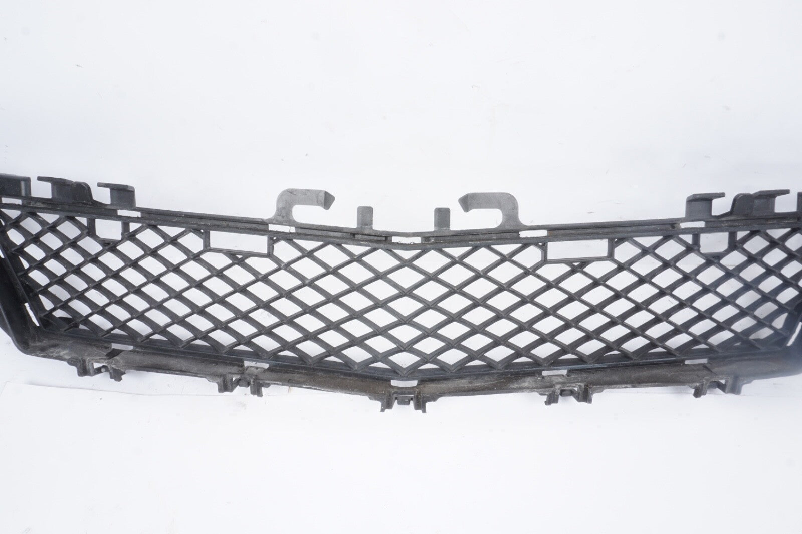 10-13  MERCEDES E350 E550 CONVERTIBLE FRONT BUMPER COVER LOWER CENTER GRILL TRIM