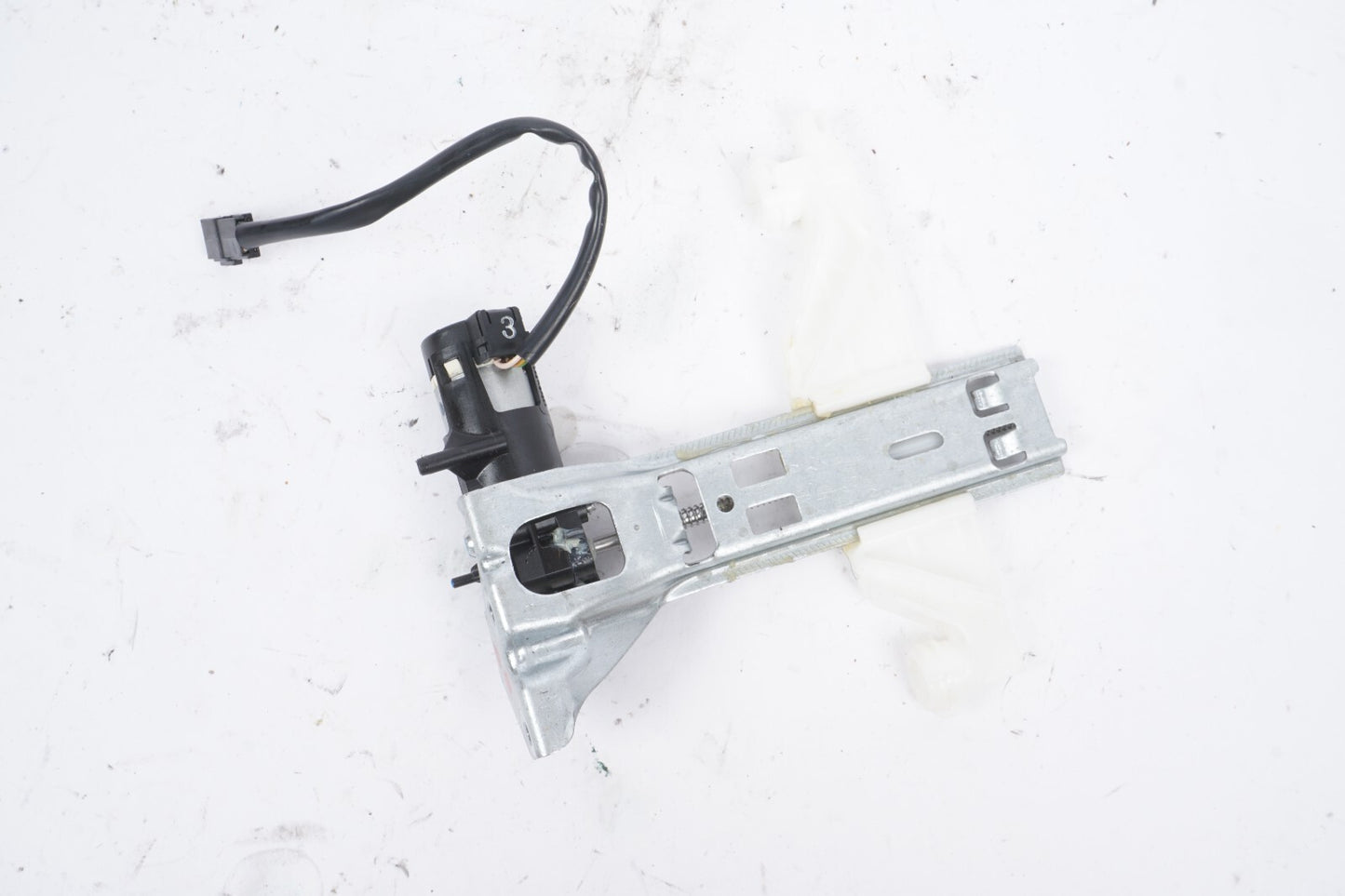 13-18 BMW 650i 640i Front Right Passenger Seat Headrest Motor OEM