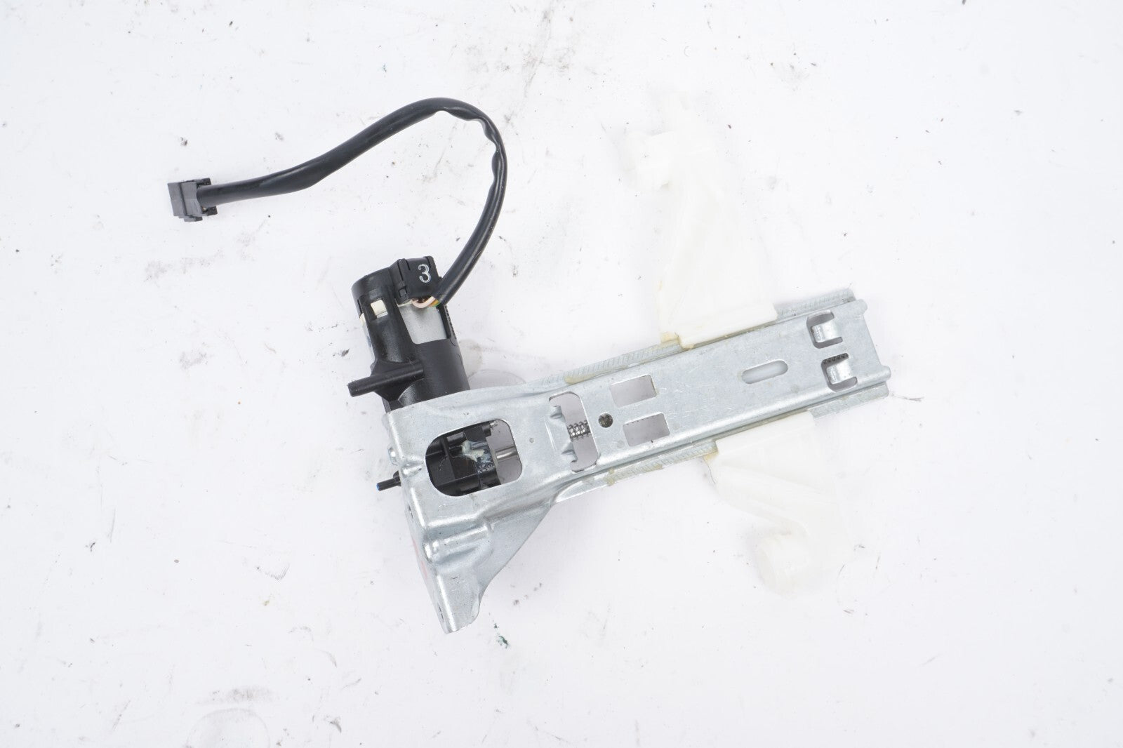 13-18 BMW 650i 640i Front Right Passenger Seat Headrest Motor OEM