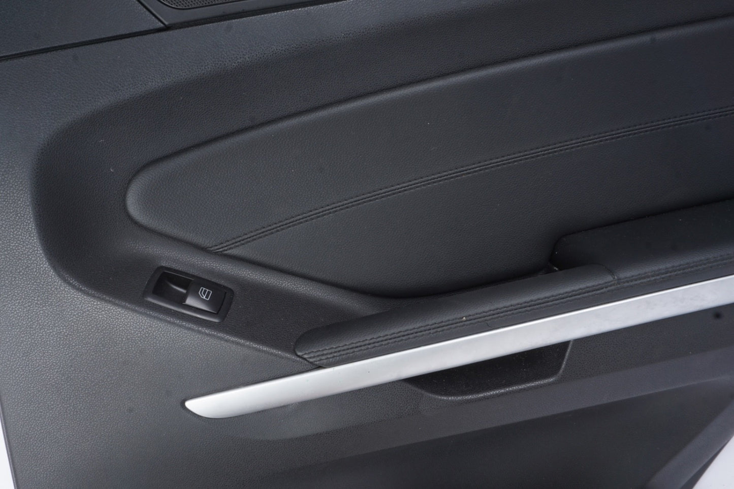 2009 - 2011 OEM MERCEDES-BENZ ML350 REAR RIGHT INTERIOR DOOR PANEL COVER TRIM