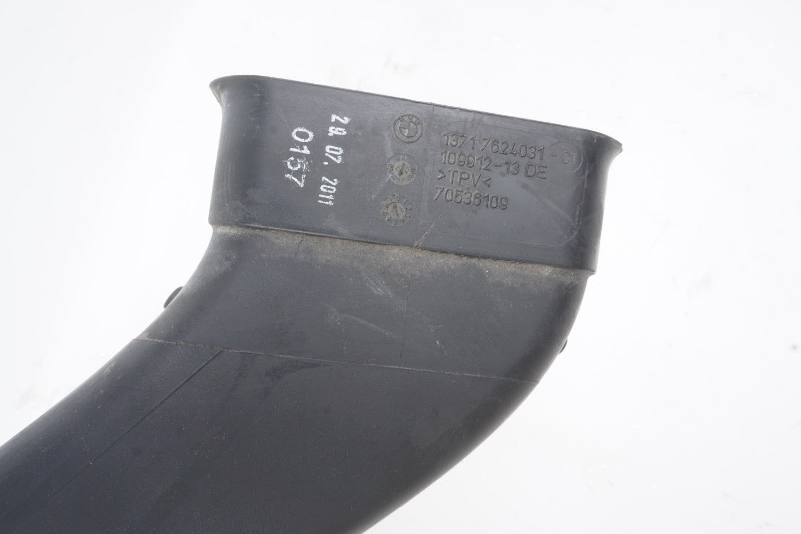 2012-2015 BMW F06 650i 4.4L Gas Left Side Air Intake Duct Tube 7624031-01 OEM