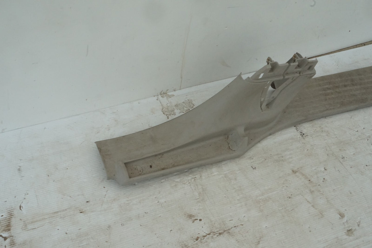 17-20 CHRYSLER PACIFICA RIGHT PASSENGER SIDE SCUFF PLATE TRIM COVER OEM