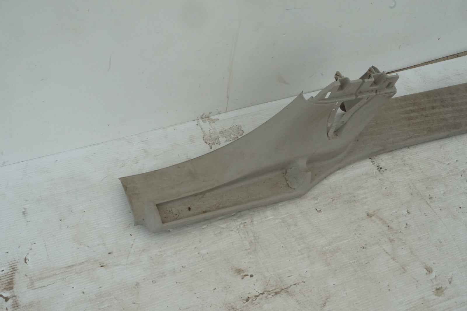 17-20 CHRYSLER PACIFICA RIGHT PASSENGER SIDE SCUFF PLATE TRIM COVER OEM