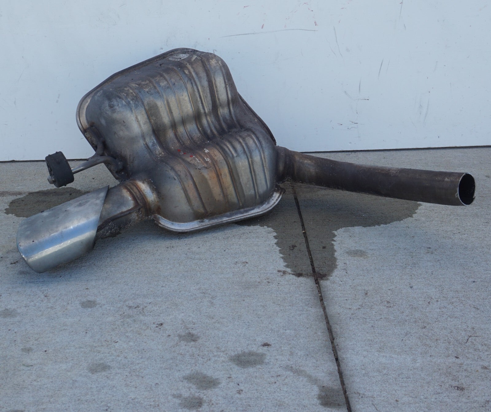 2003-2006 Mercedes-Benz SL500 REAR DRIVER LEFT EXHAUST MUFFLER TAIL PIPE OEM